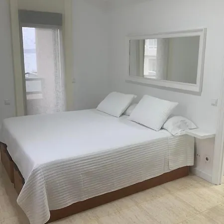 Apartment 2 Con Vistas Y 2 Terrazas En Primera Linea Playa Samil