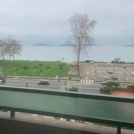 Apartment 2 Con Vistas Y 2 Terrazas En Primera Linea Playa Samil